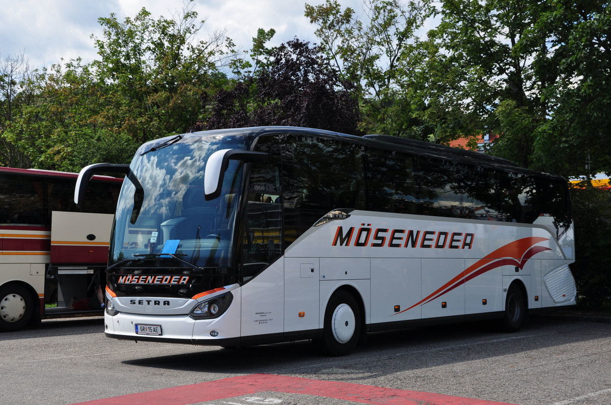Setra 515 HD von M�seneder Reisen aus Ober�sterreich in Krems gesehen.
