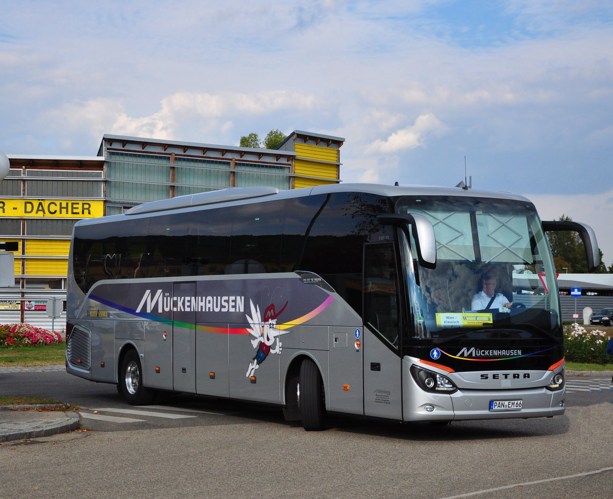 Setra 515 HD von M�ckenhausen Reisen aus der BRD in Krems.