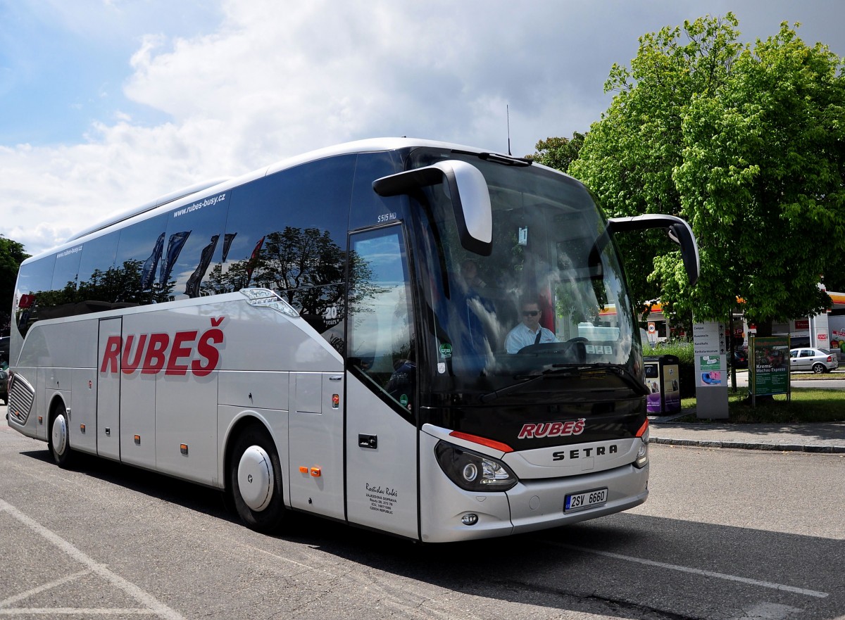 Setra 515 HD von Rubes aus der Cz im Juni 2015 in Krems gesehen.