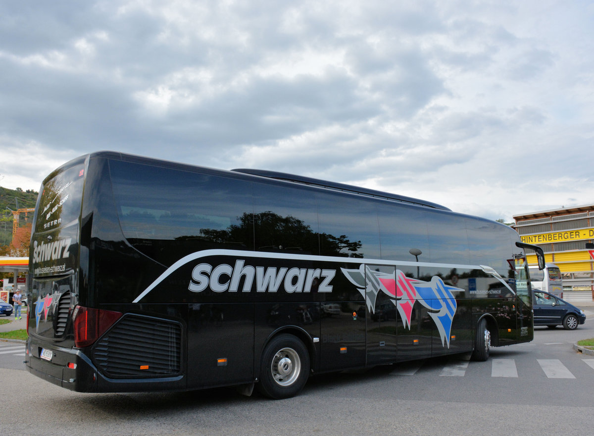 Setra 515 HD von Schwarz Reisen aus �sterreich in Krems gesehen.