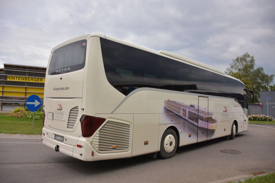 Setra 515 HD von Viking Cruises aus Ungarn 2018 in Krems gesehen.