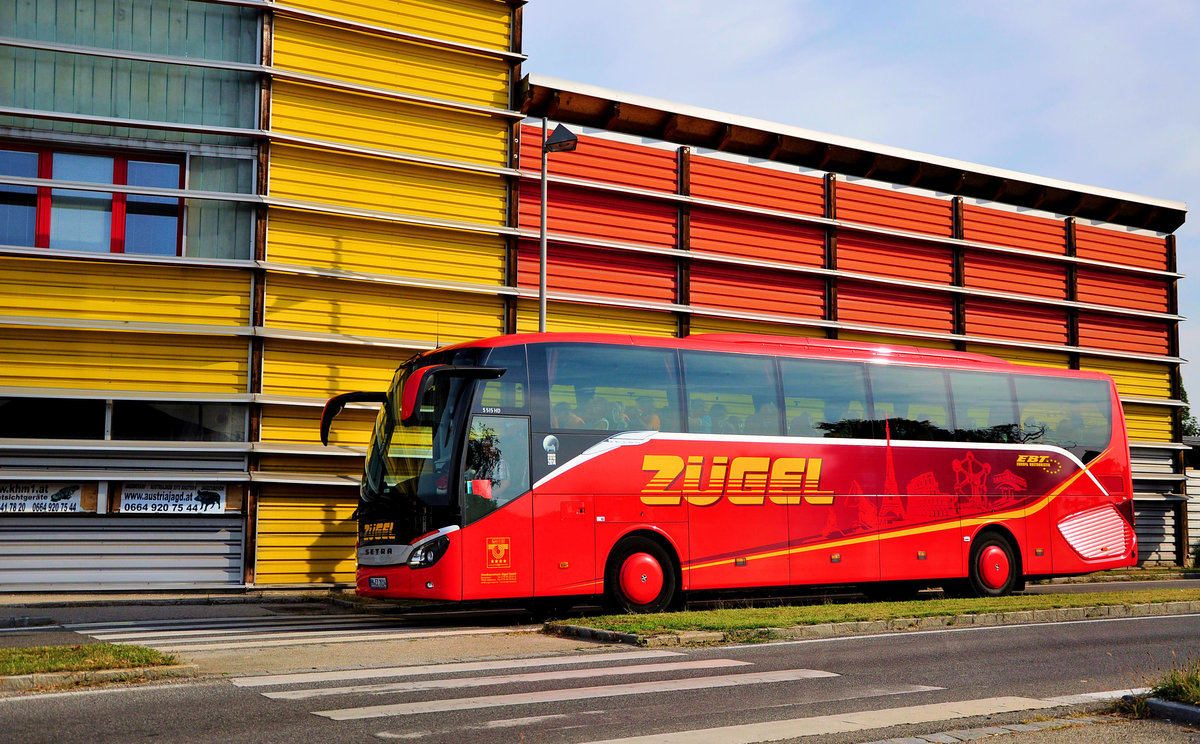 Setra 515 HD von Z�gel Reisen aus der BRD in Krems gesehen.