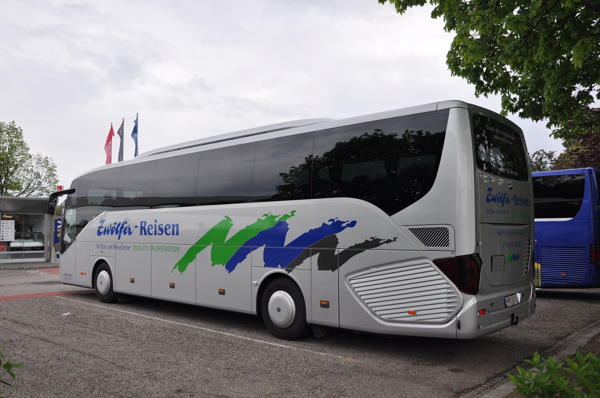 Setra 515 HD von Zw�lfer Reisen aus �sterreich am 4.5.2015 in Krems.