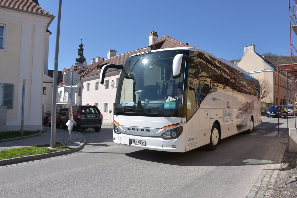 Setra 515 HD von Zw�lfer Reisen aus Nieder�sterreich in Krems.