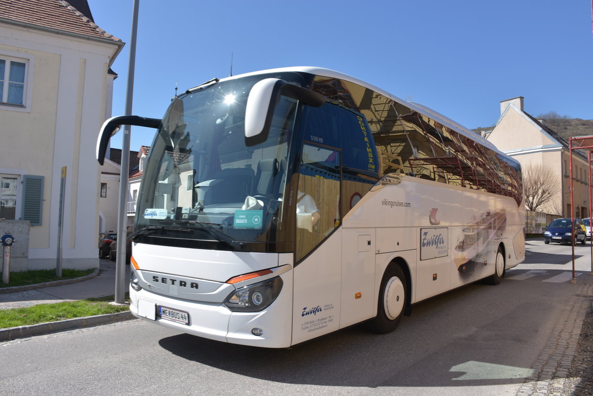 Setra 515 HD von Zw�lfer Reisen aus Nieder�sterreich in Krems.