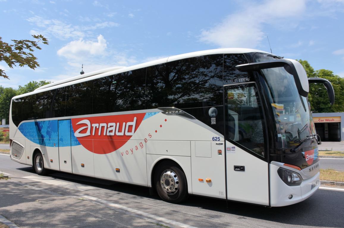 Setra 516 HD von Arnaud Reisen aus Frankreich 06/2017 in Krems.