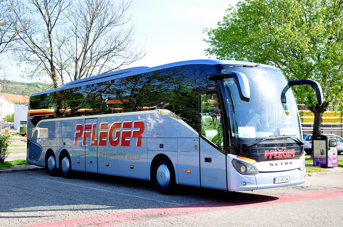  Setra 516 HD von Pfleger Reisen aus Nieder�sterreich in Krems gesehen.