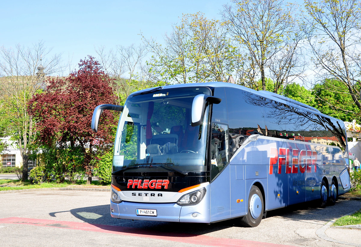 Setra 516 HD von Pfleger Reisen aus Nieder�sterreich in Krems gesehen.