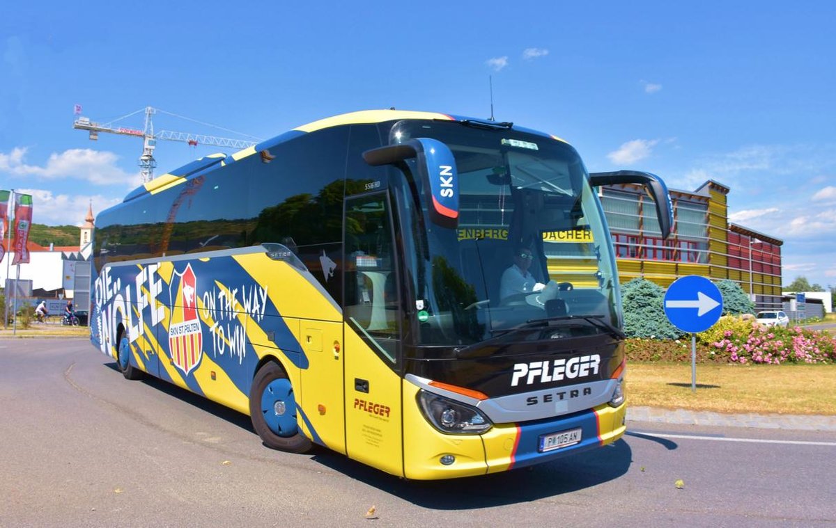 Setra 516 HD von Pfleger Reisen aus Nieder�sterreich 06/2017 in Krems.