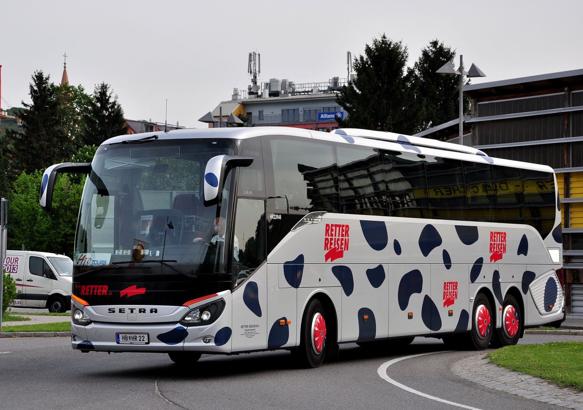 Setra 516 HD von Retter Reisen aus �sterreich am 9.5.2015 in Krems.