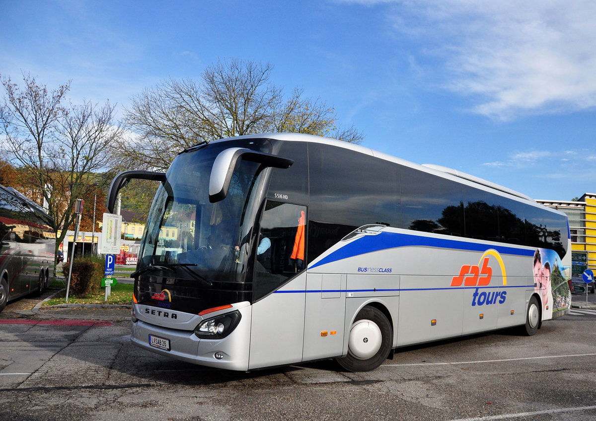 Setra 516 HD von SAB tours aus Linz/Ober�sterreich in Krems gesehen.