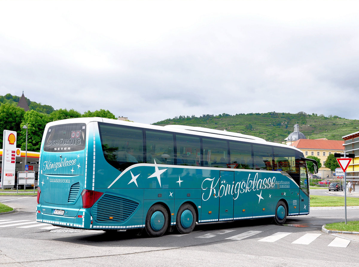 Setra 516 HD von Sch�rnig Reisen aus der BRD in Krems gesehen.