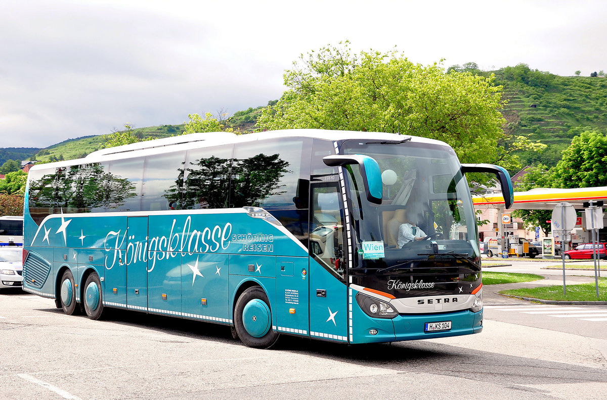 Setra 516 HD von Sch�rnig Reisen aus der BRD in Krems gesehen.