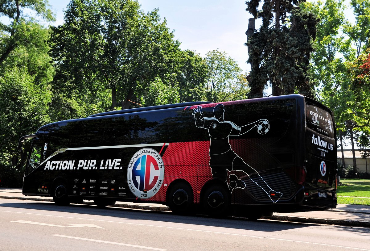 Setra 516 HD von Steidl Reisen aus der BRD in Krems gesehen.