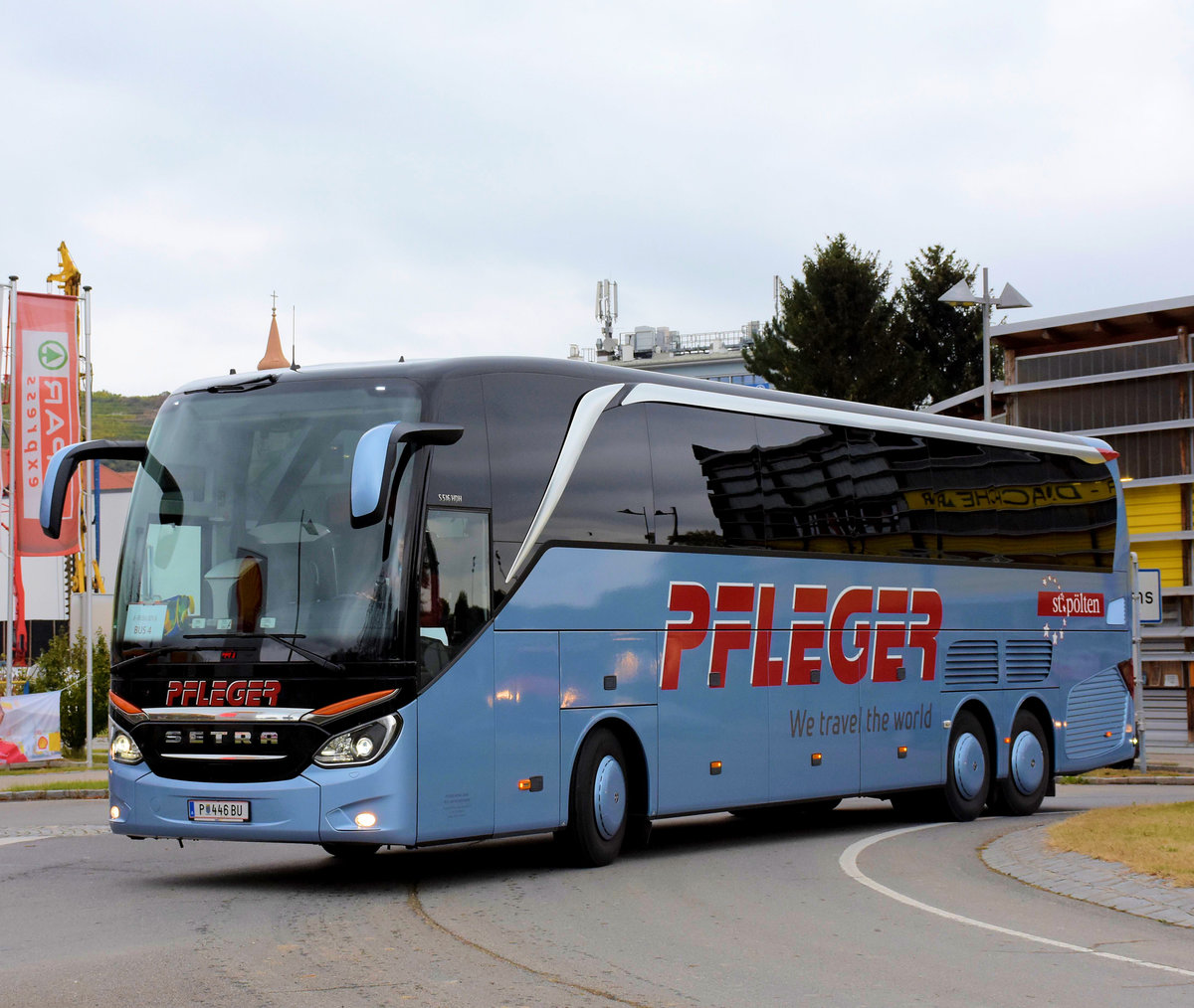 Setra 516 HDH von Pfleger Reisen aus �sterreich in Krems.