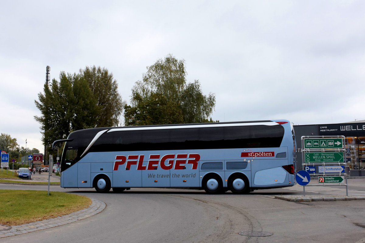Setra 516 HDH von Pfleger Reisen aus �sterreich in Krems.