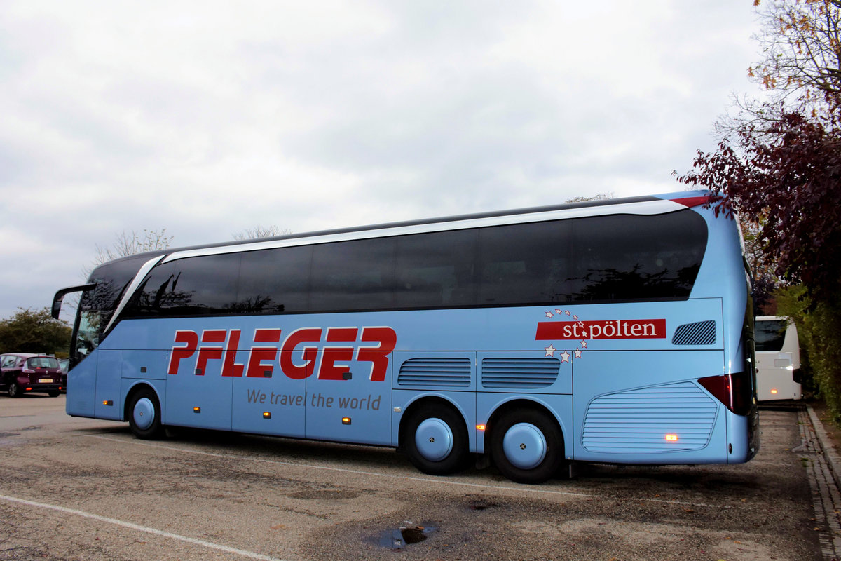 Setra 516 HDH von Pfleger Reisen aus �sterreich in Krems.