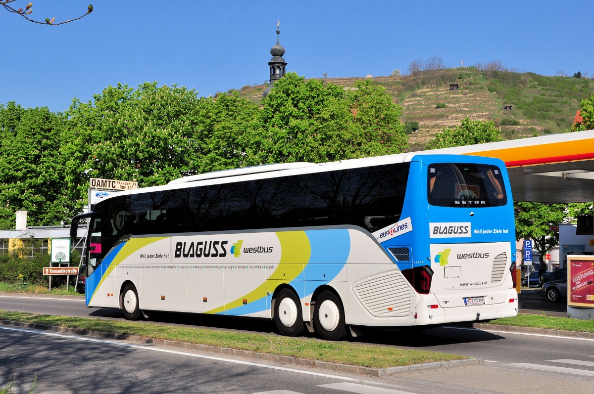 Setra 517 HD von Blaguss Reisen aus Wien am 24.4.2015 in Krems.