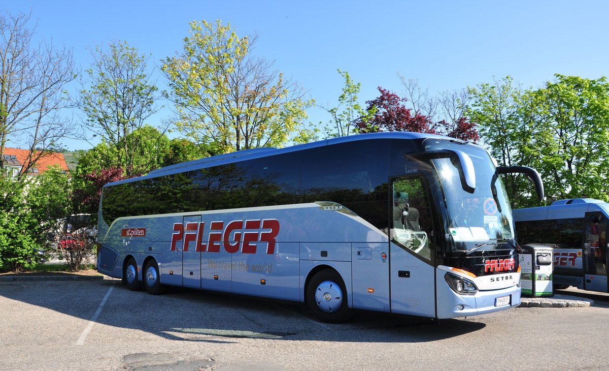 Setra 517 HD von Pfleger Reisen aus Nieder�sterreich in Krems.