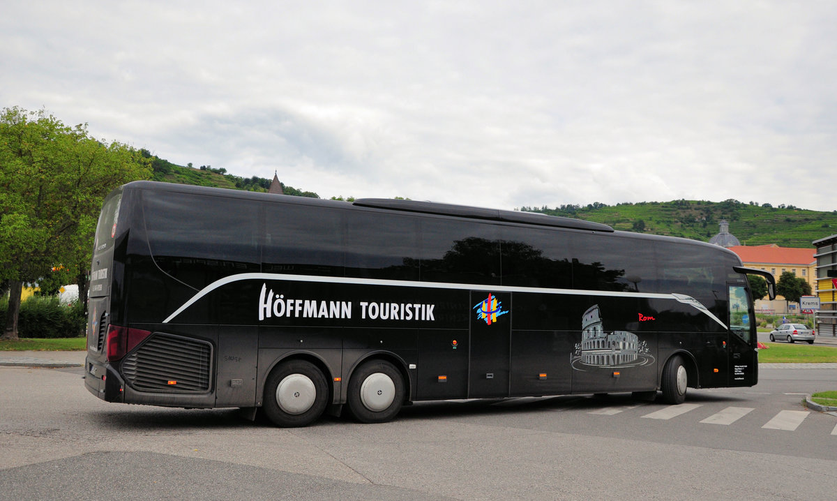 Setra 517 HD (Rom) von der H�ffmann Touristik aus der BRD in Krems gesehen.