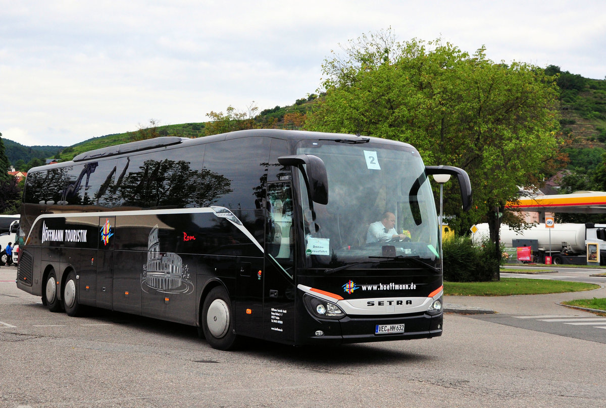 Setra 517 HD (Rom) von der H�ffmann Touristik aus der BRD in Krems gesehen.