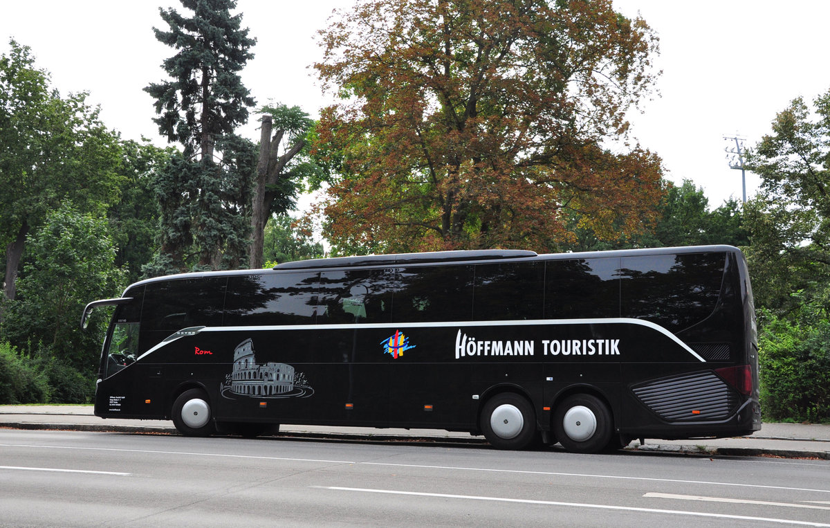 Setra 517 HD  Rom  von H�ffmann Reisen aus der BRD in Krems gesehen.