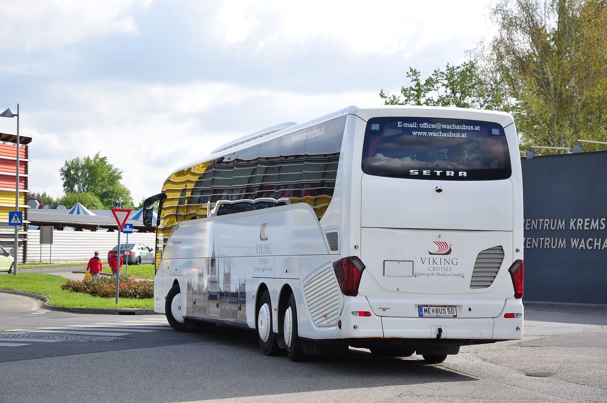 Setra 517 HD von Zw�lfer Reisen aus Nieder�sterreich in Krems gesehen.