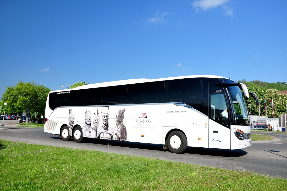 Setra 517 HD von Zw�lfer Reisen aus Nieder�sterreich in Krems gesehen.