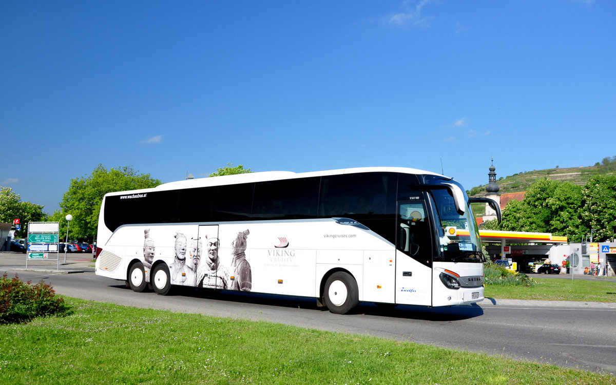 Setra 517 HD von Zw�lfer Reisen aus Nieder�sterreich in Krems gesehen.