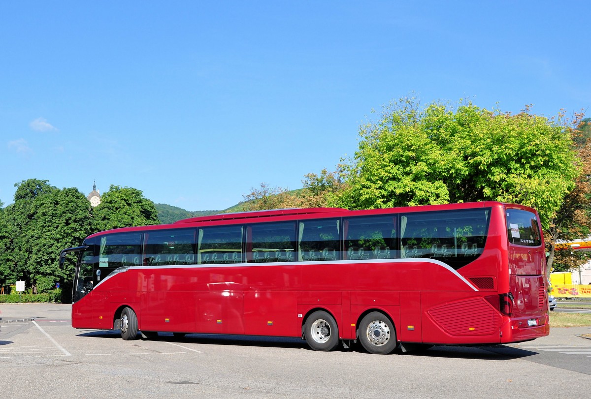 Setra 519 HD aus der BRD,unterwegs fr Pfleger Reisen in Krems gesehen.