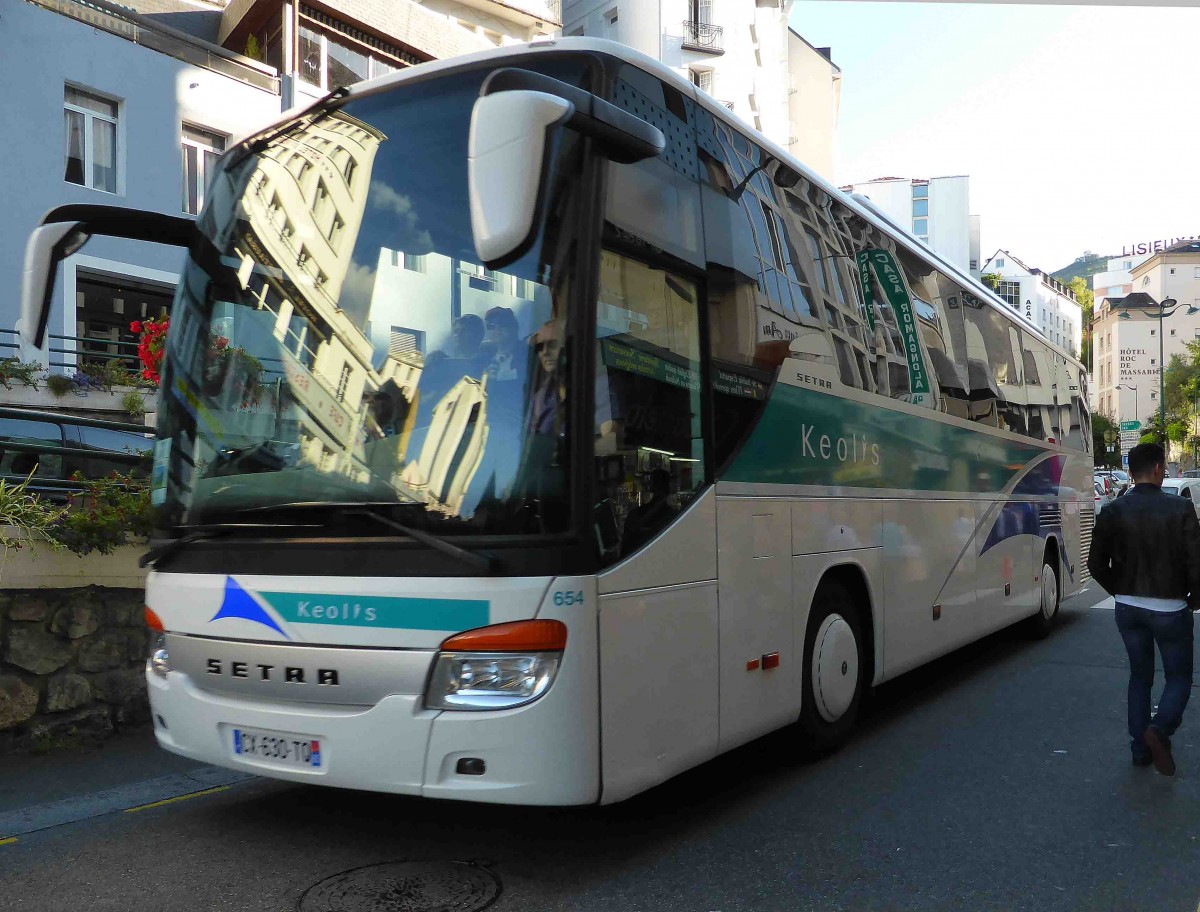 Setra der Firma KEOLIS f�hrt durch Lourdes, September 2015