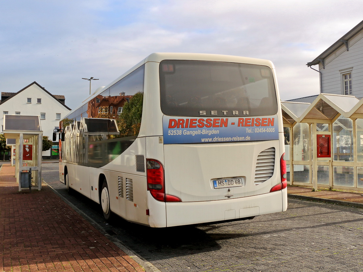 Setra S 415 LE business der Driesen-Reisen aus Gangelt-Birgden am 08. Oktober in Geilenkirchen