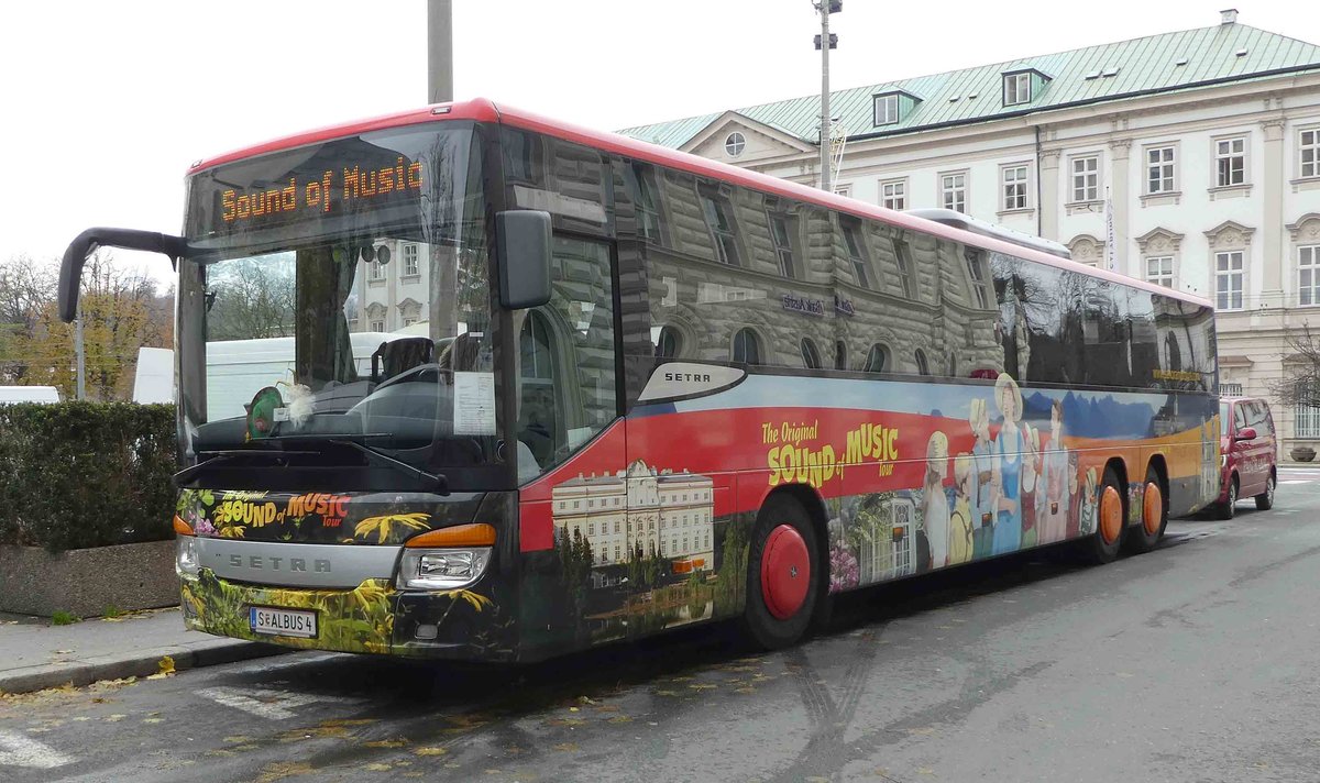 Setra von  Sound of Music  steht bereit fr die nchste Stadtrundfahrt in Salzburg im Dezember 2018