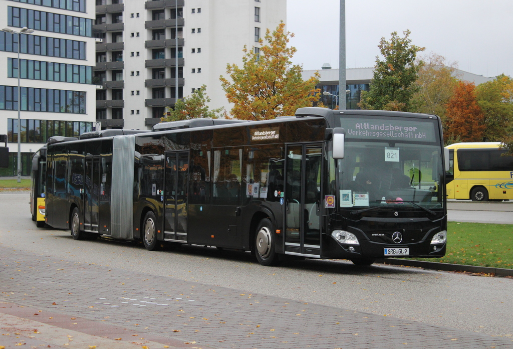 SEV fr S1,2 und 3 stand am 31.10.2023 in Hhe Rostock Hauptbahnhof/Sd