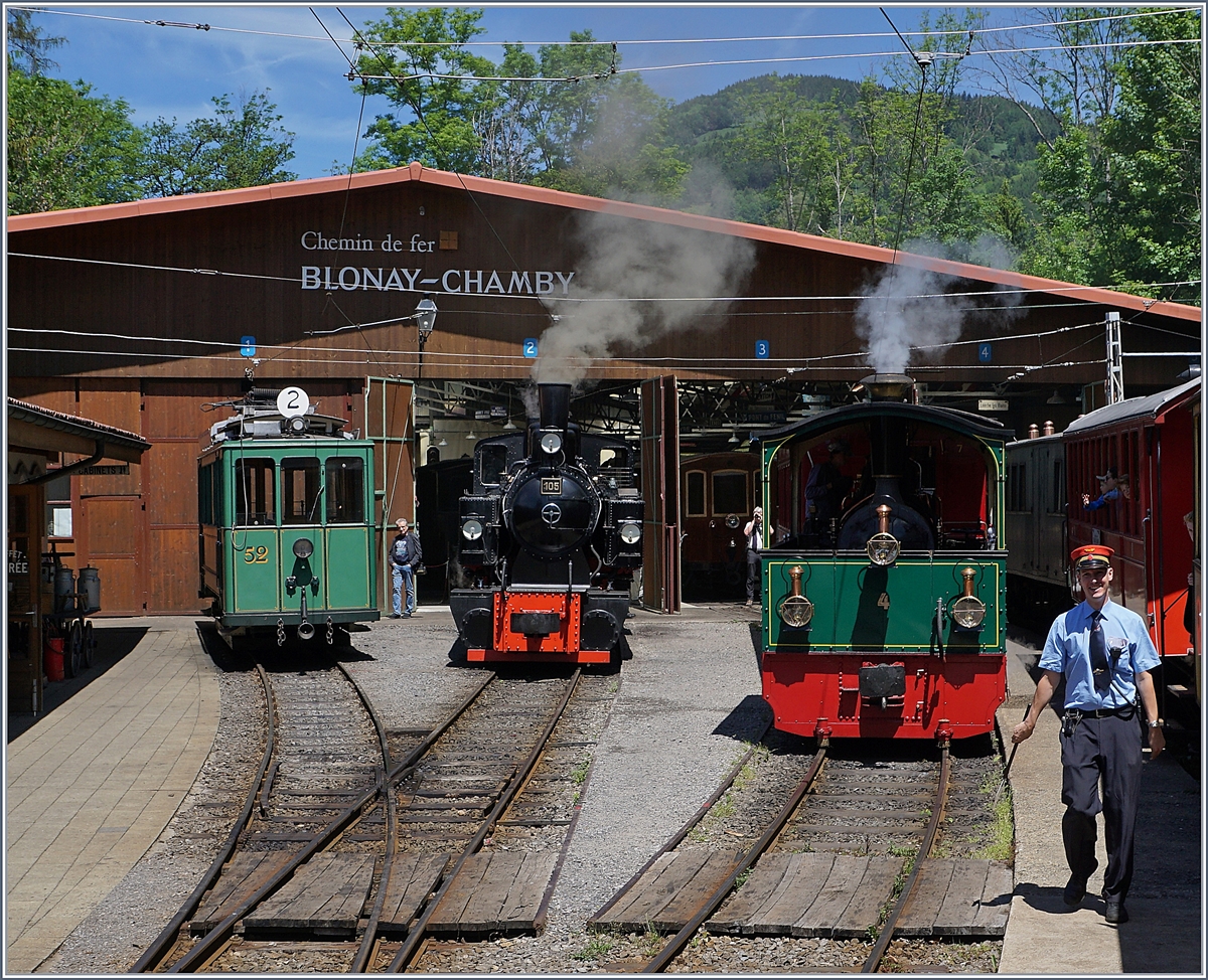 Sieben auf einen Streich: Während mein Zug nach Blonay ausfährt, dampfen im Hintergrund die G 2x 2/2 105 und die kleine g 2/  N° 4. 

8. Juni 2019