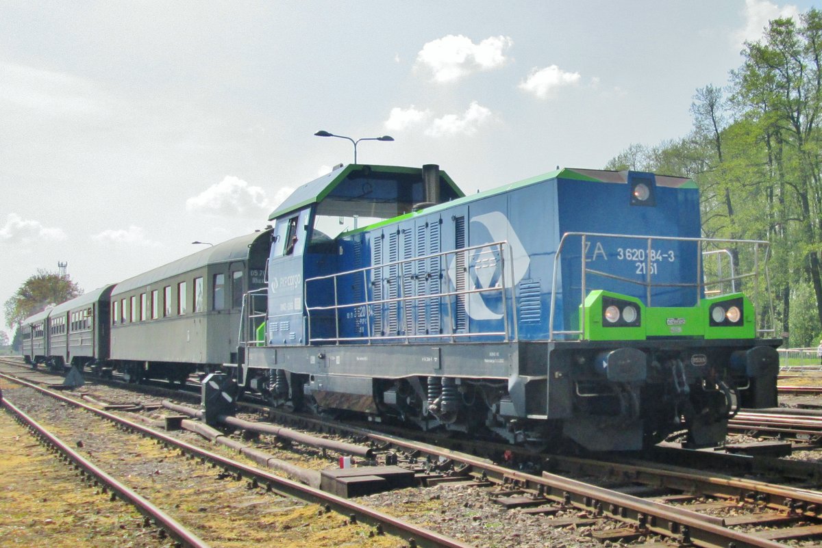 SM42-1266 rangiert Personenwagen ins Bw Wolsztyn am 30 April 2016.