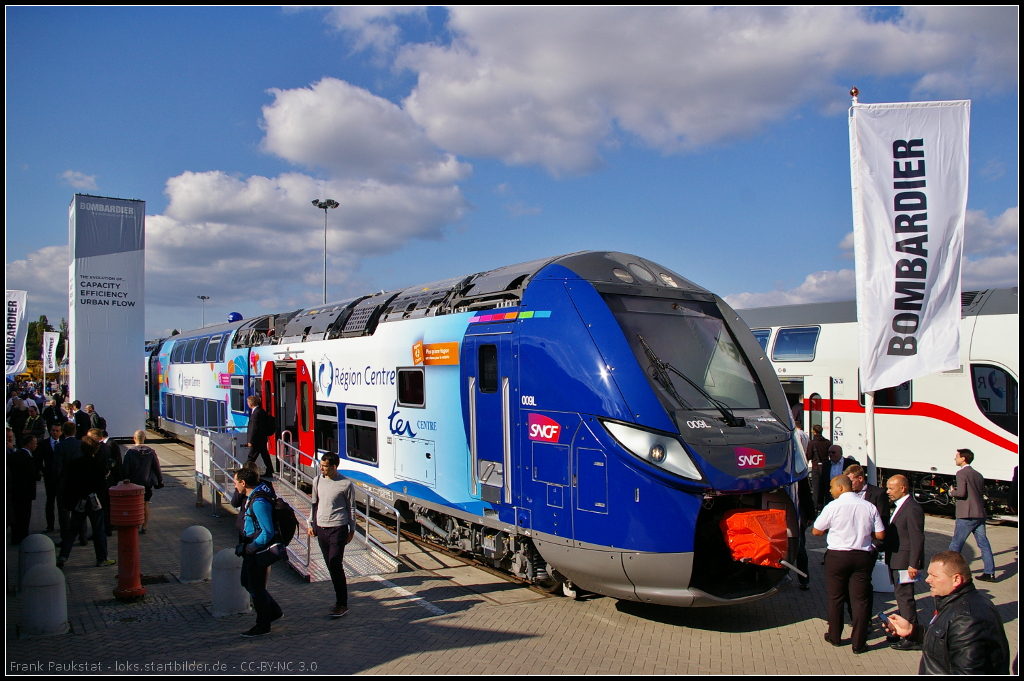 SNCF Z 55517 (Bombardier Regio2N) Double Deck Train for ter Centre.

Bei den neuen Doppelstock-Triebzügen für ter Centre (Baureihe Z 55500) handelt es sich um 8-teilige Züge von denen 14 Stück bei Bombardier für die Region bestellt wurden. Für neun weitere Regionen wurden Züge in unterschiedlicher Konfiguration bestellt. Der Zug stand während der InnoTrans 2014 in Berlin auf dem Freigelände (NVR-Nummer 94 87 55 00 517-0 F-SNCF).

Daten Wikipedia (deutsch): http://de.wikipedia.org/wiki/Bombardier_R%C3%A9gio2N
