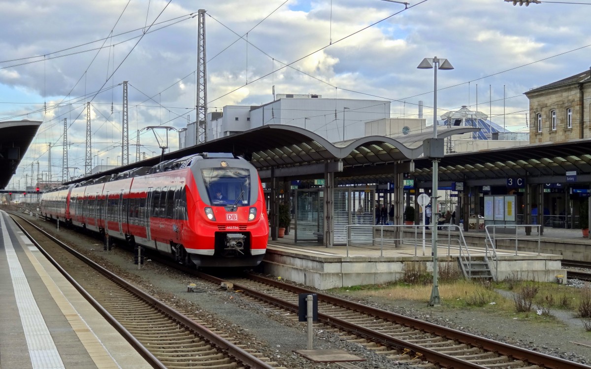 Soeben ist die S1 aus Hartmannshof in den Endbahnhof Bamberg eingetroffen.
Aufgenommen im Februar 2014.