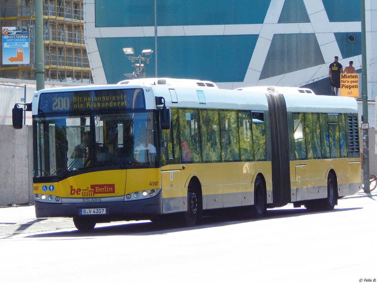 Solaris Urbino 18 der BVG in Berlin.