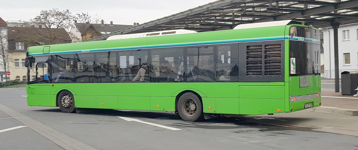 Solaris Urbino von RHOENENERGIE startet am Busbahnhof in Fulda