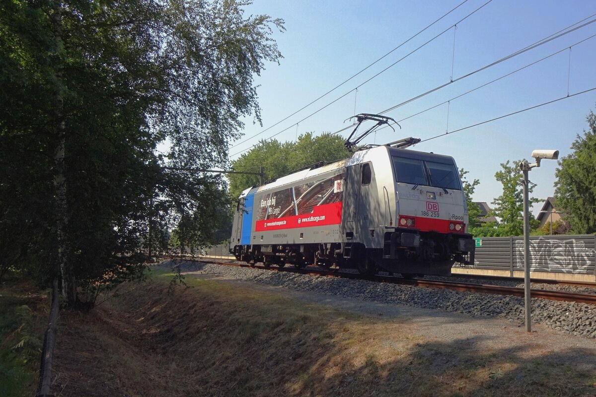 Soloauftritt fr DBC 186 259 durch Wijchen am 9 Augustus 2020.