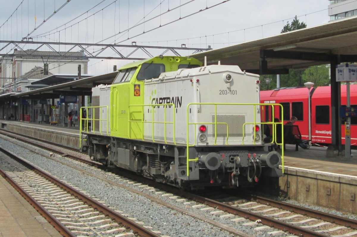 Solofahrt f�r CapTrain 203 101 durch Dordrecht Centraal am 16 Mai 2016.
