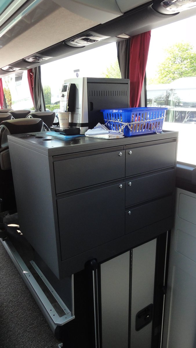 Sonderausstattung/Konstruktion �ber dem WC im Setra 515 HD von Fankhauser Car Reisen aus der Schweiz in Krems gesehen.