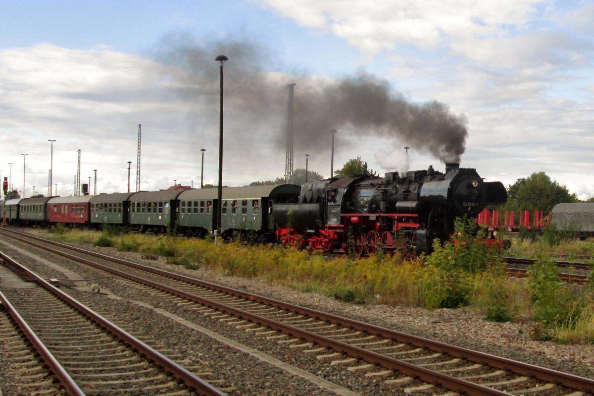 Sonderzug mit 52 8195 durchfahrt Arnstadt auf den Ruckfahrt nach N�rnberg am 19 September 2015.