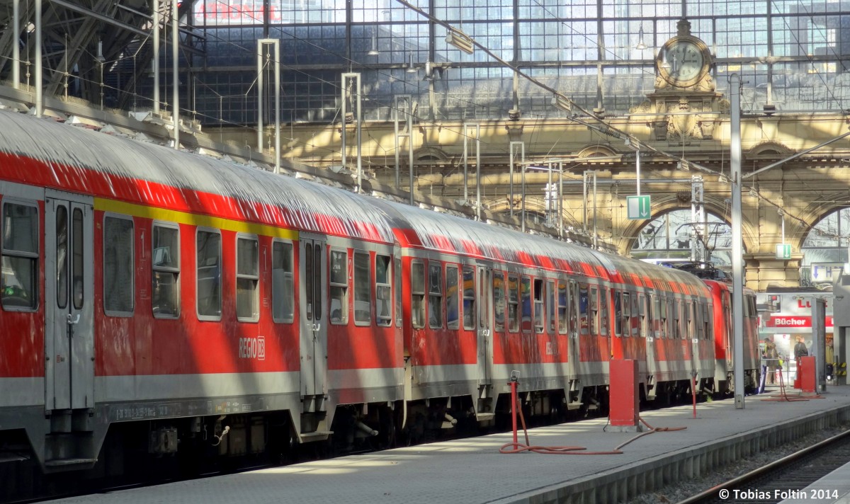 Sonnenstrahlen auf dem RE nach Mannheim Hbf.
Aufgenommen in Frankfurt(Main) Hbf im M�rz 2014.
