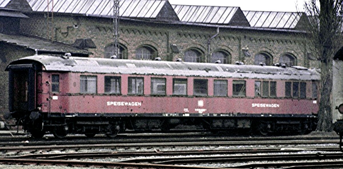Speisewagen (ex Rheingold ?) beim Jubil�um 100 Jahre Bundesbahn Ausbesserungswerk Hannover-Leinhausen am 31.03.1978.