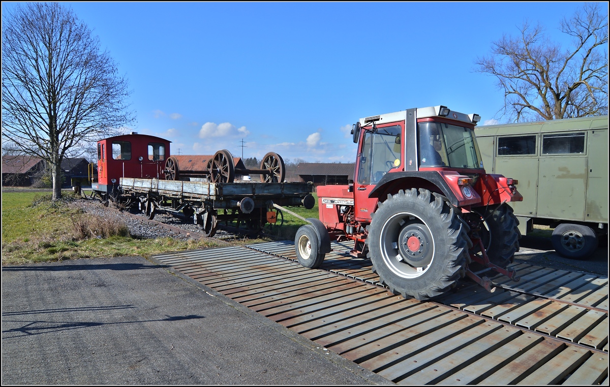 Spitzmaus auf Reisen. 

Schienentraktor Tm<sup>I</sup> Nr. 477 auf verlsst sein vorbergehendes Zuhause in Frauenfeld, um in Sargans ein neues Einsatzfeld zu finden. Um den Erhalt kmmert sich IG Schiene Schweiz. Februar 2014.