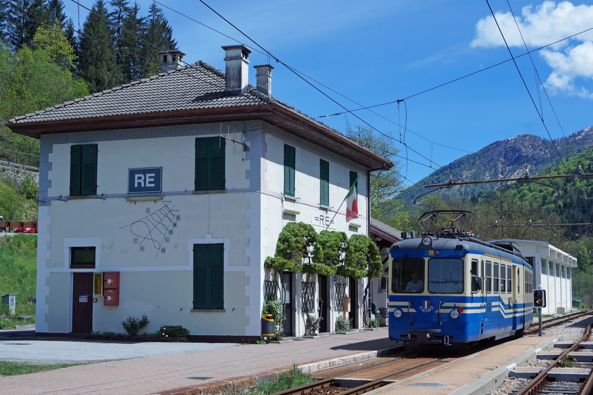 SSIF/FART: ABe 8/8 22  TICINO  (1959), ehemals FART, auf Rangierfahrt in RE am 2. Mai 2015.
Foto: Walter Ruetsch