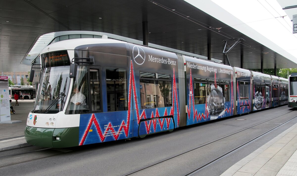 Stadtvervehr Augsburg, City Flex CF8 Nr.890 von Bombardier Baujahr 2010 beim K�nigsplatz in Augsburg am 31.05.2015.