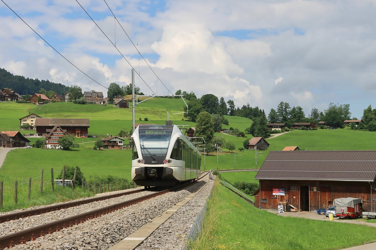 St.Galler S-Bahn Linie S2 (Altstätten SG - St.Gallen - Nesslau Neu St.Johann): GTW 2/8 754 bei Nesslau Neu St.Johann, 9.Juli 2021 